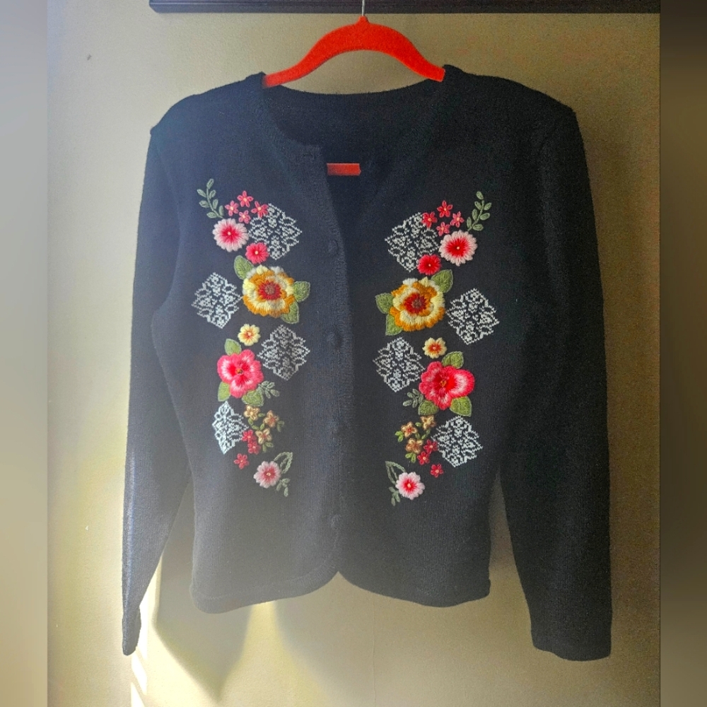 Ladies Vintage Cardigan Size Small